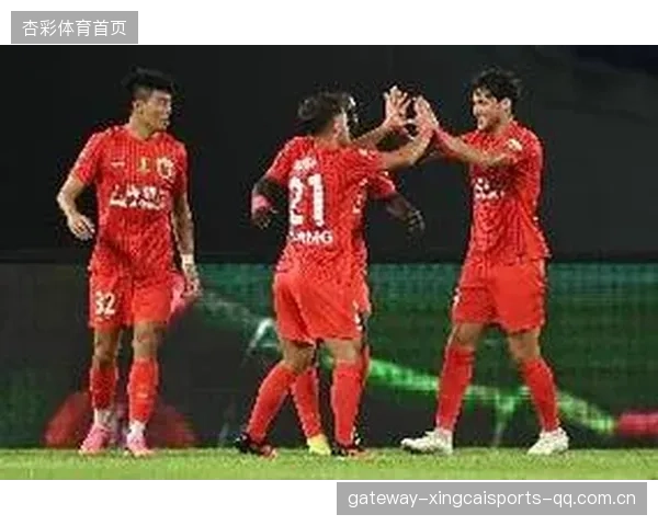 海港全力以赴争取亚冠主场首胜：间歇期的苦练与战术布局